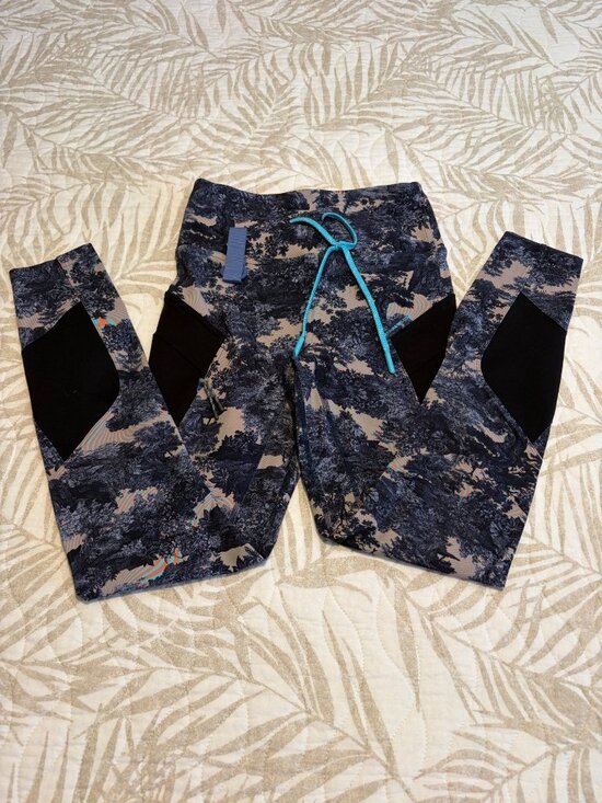 Lululemon Pants - Lululemon Womens Printed Athletic Leggings With Side Pockets Size 4
